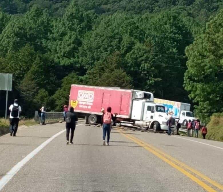 Bloquean por 2do día carretera Tuxtla Gutiérrez-San Cristóbal