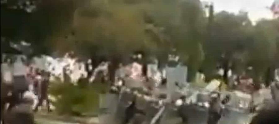 Operativo contra piratería en mercados de Puebla desata enfrentamiento