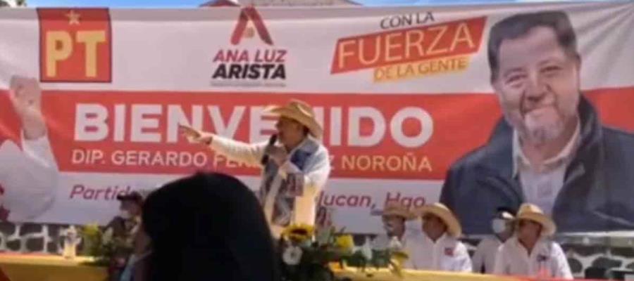 Agreden a huevazos, por segunda ocasión, a Fernández Noroña en un mitin en Hidalgo