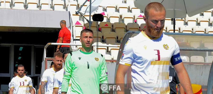 Capitán de la Selección de futbol de Armenia se enlista para la guerra ante Azerbaiyán Capitán de la Selección de futbol de Armenia se enlista para la guerra ante Azerbaiyán