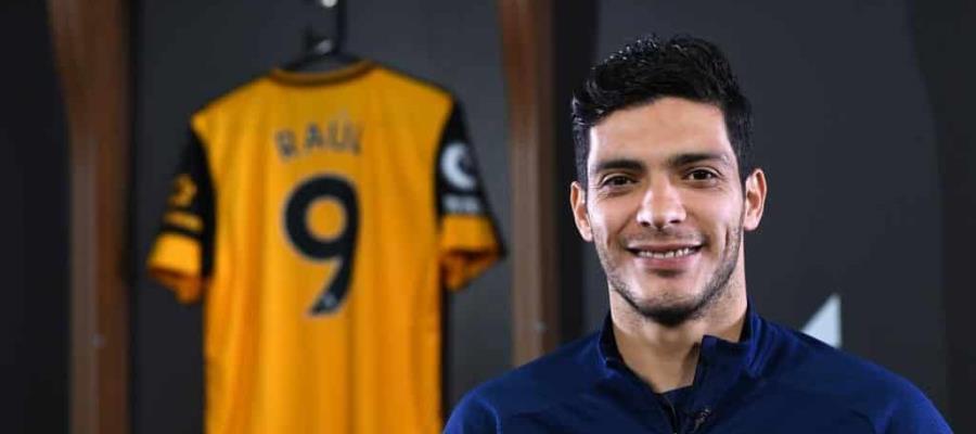 Raúl Jiménez firma por cuatro años más con Wolverhampton