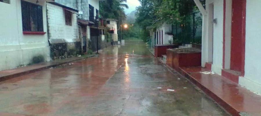 Comienza a inundar río de la Sierra a Pueblo Mágico de Tapijulapa, tras paso del Frente Frío No. 4