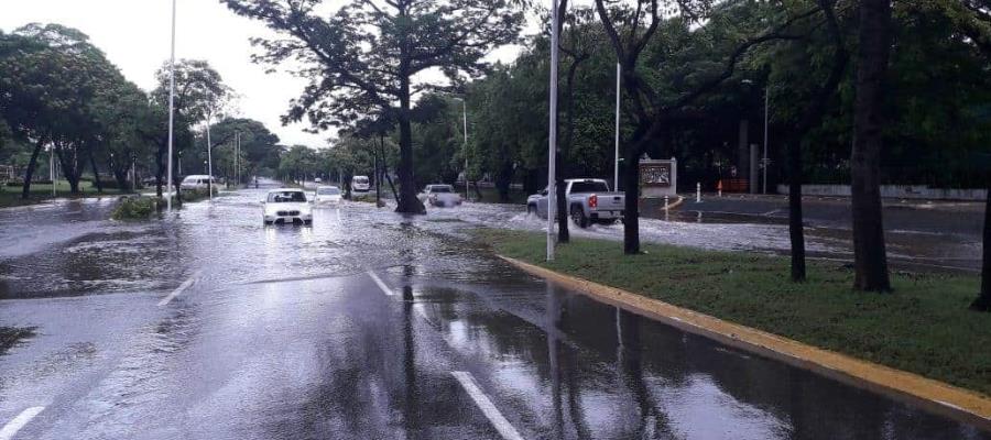 Por anegaciones, cierran avenida Paseo Tabasco a la altura del parque ‘La Choca’ 