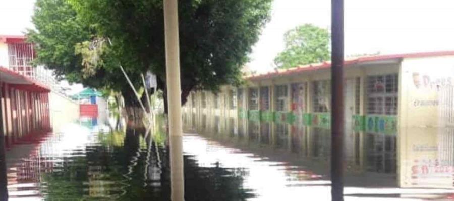 Se inunda Centro Educativo Integral número 2, padres de familia culpan a los habitantes del Olimpo