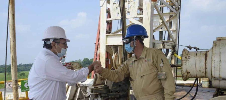 Realiza Octavio Romero visita a pozos petroleros de Cunduacán