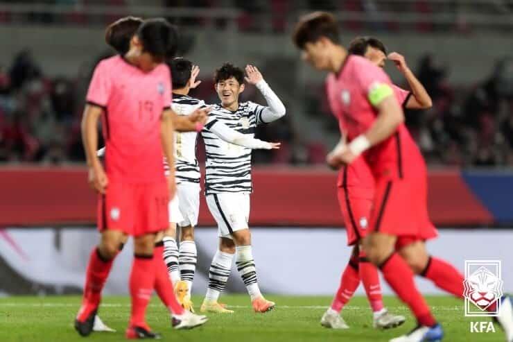 Autoriza Corea del Sur 25% de aficionados en estadios de futbol