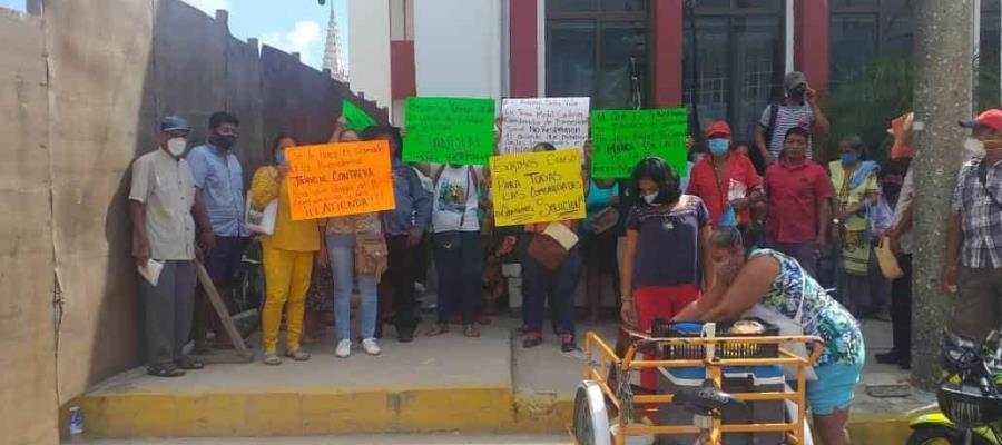 Pobladores de Nacajuca ocupan inmediaciones del ayuntamiento; acusan a alcaldesa de interferir en censo de Bienestar
