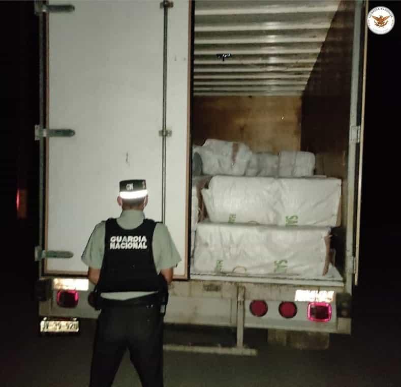 Detiene Guardia Nacional a conductor de camión que transportaba más de una tonelada de marihuana