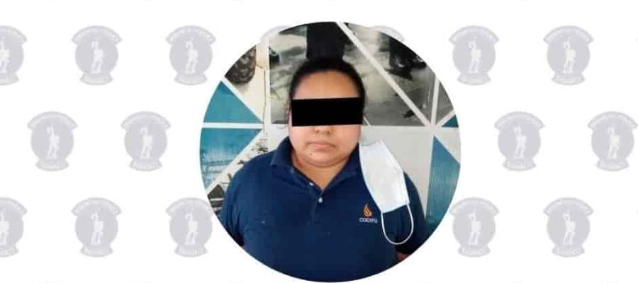 Detienen a mujer por presunto robo en tienda Walmart
