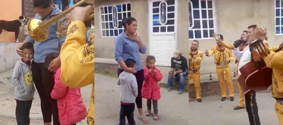 Niño ofrece sus canicas y 5 pesos a mariachi para que le canten a su mamá por su cumpleaños, en Colombia