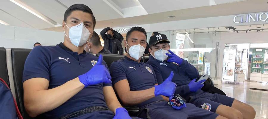 Por indisciplina Chivas separa a la Chofis López, Gallito Vázquez y Alexis Peña