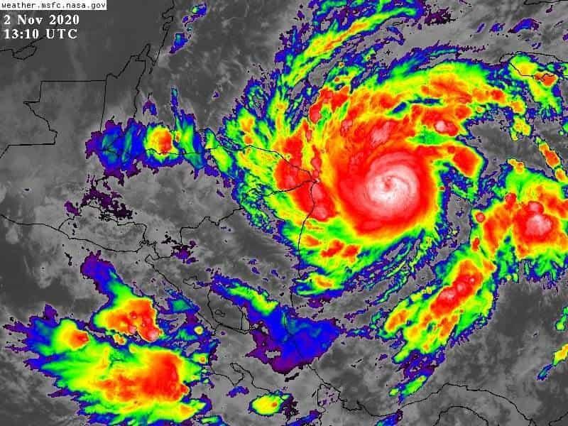 Se convierte Eta en huracán categoría 2