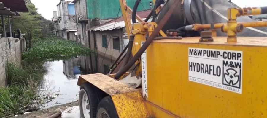 Apoyan con bombas de Dos Bocas desalojo de agua en colonias de Villahermosa