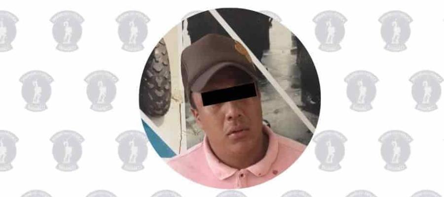Detienen a sujeto por portación de arma blanca; está relacionado con presuntos robos a tiendas