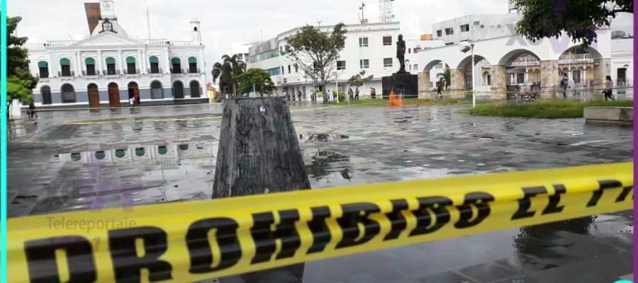 Cierran Plaza de Armas ante riesgo de caída de transeúntes Cierran Plaza de Armas ante riesgo de caída de transeúntes
