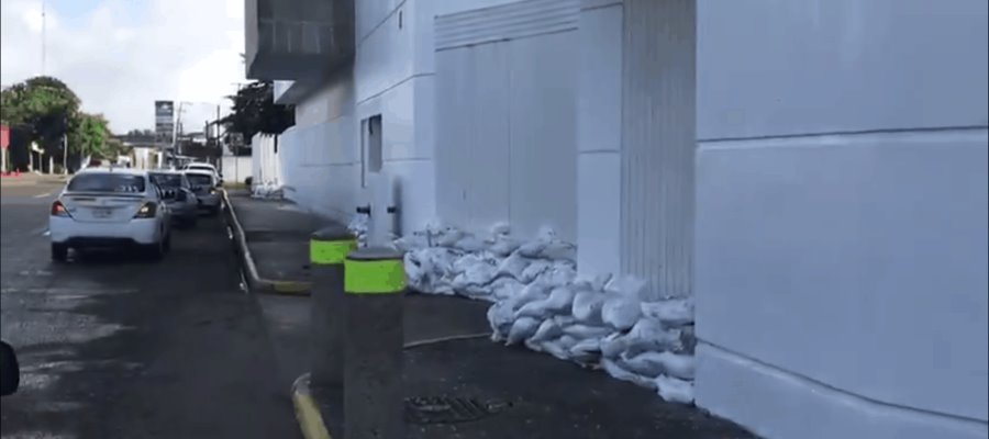 ‘Blindan’ con costalera el “Juan Graham” para prevenir filtraciones ‘Blindan’ con costalera el “Juan Graham” para prevenir filtraciones