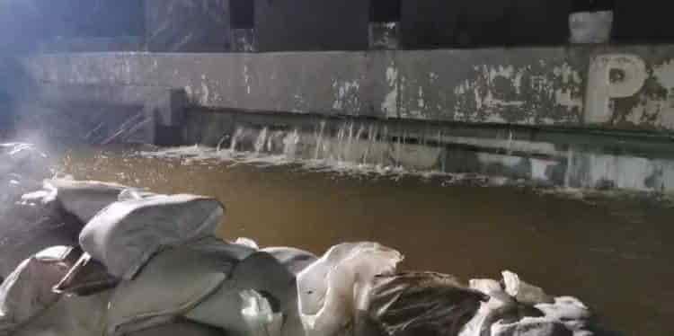 Reportan controladas filtraciones en la zona Cicom; estructuralista analizará la resistencia del muro de contención