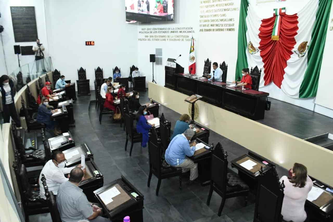 Logra Manuel Bartlett unir al PRI y MORENA en su contra; diputados piden su renuncia