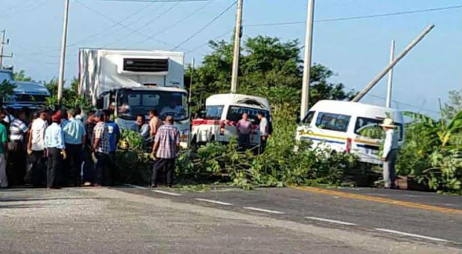 Advierten pobladores de Tamulté de las Sabanas bloqueos de carretera para exigir destitución de Bartlett
