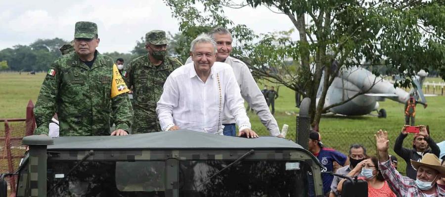 ‘Me he mojado siempre’, responde Obrador a críticas por no recorrer zonas inundadas 