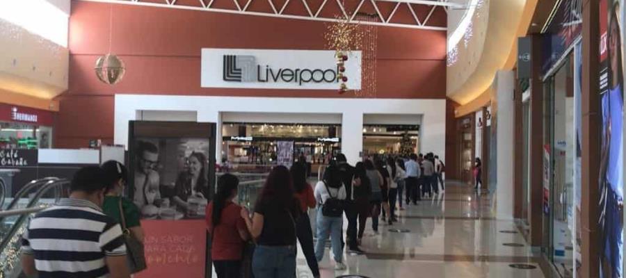 Villahermosinos hacen largas filas para ingresar a centros comerciales por “El Buen Fin”
