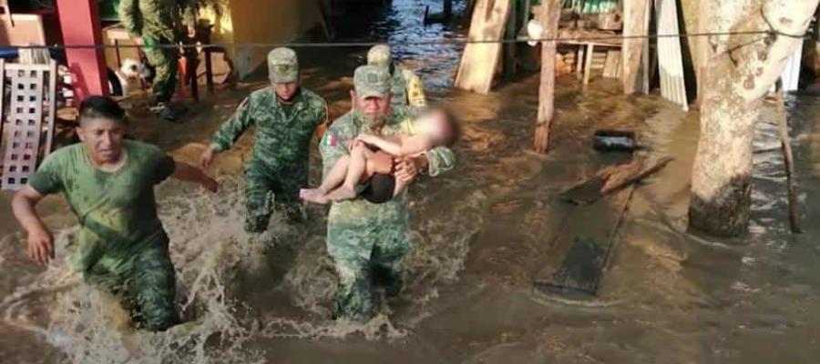 Soldados rescatan y reaniman a niño que se ahogaba en Teapa
