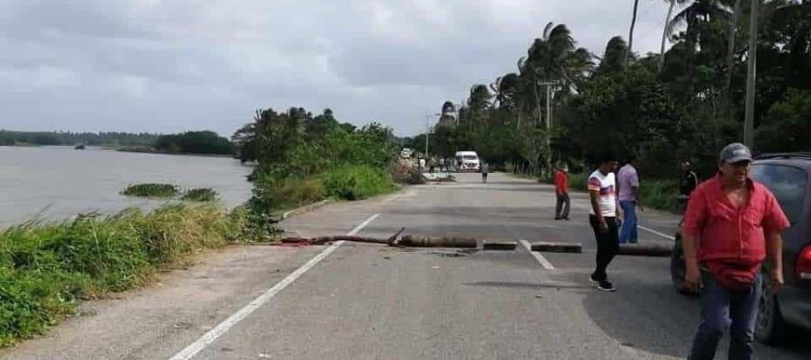 Cierran pobladores tramo Aquiles Serdán-Jalapita por temor a colapso por socavones