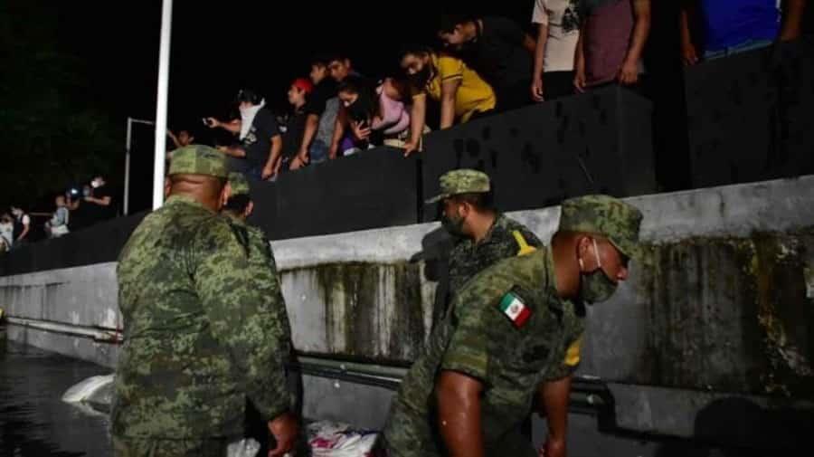 Socavón en Parque Lineal habría permitido que el agua se filtrara hacia el malecón: Conagua