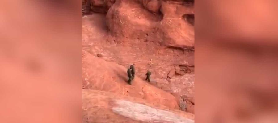 Encuentran monolito metálico en medio del desierto de Utah, EU