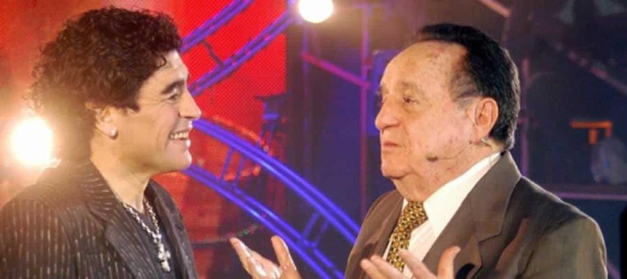 Diego Armando Maradona llama ídolo a Chespirito en su programa ‘La noche del diez’ en 2005 Diego Armando Maradona llama ídolo a Chespirito en su programa ‘La noche del diez’ en 2005