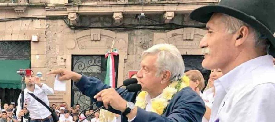 Da AMLO pésame a familiares de Mireles quien falleció por Covid-19