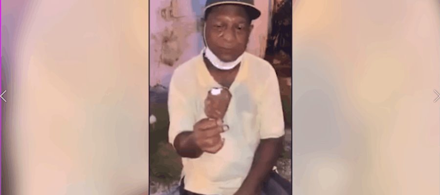 Influencer colombiano da paletas de jabón a ancianos como si fuera helado 