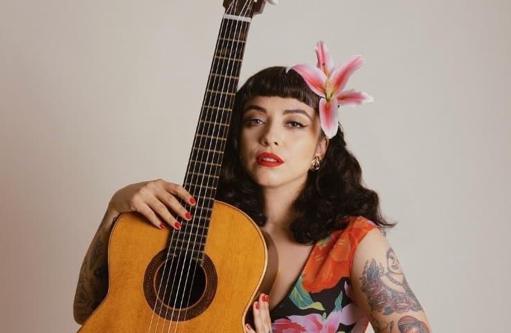 Mon Laferte retira su participación en colectivo feminista, ya no quiero más odio