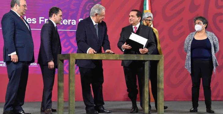 Anuncia AMLO apoyos fiscales para 23 municipios de la frontera sur
