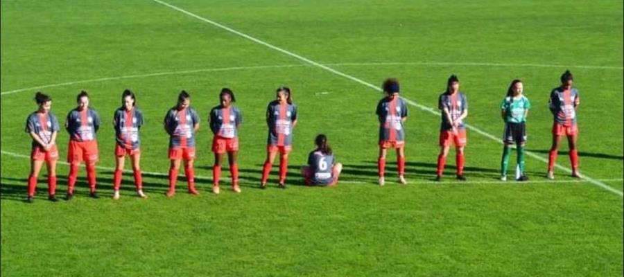 Futbolista protesta en minuto de silencio para Maradona por “maltratador”