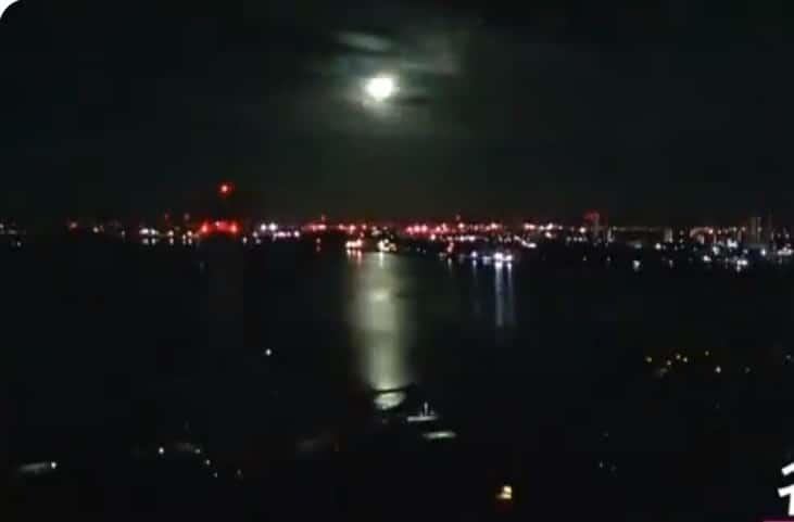 Meteorito atraviesa la atmosfera y cae en Japón