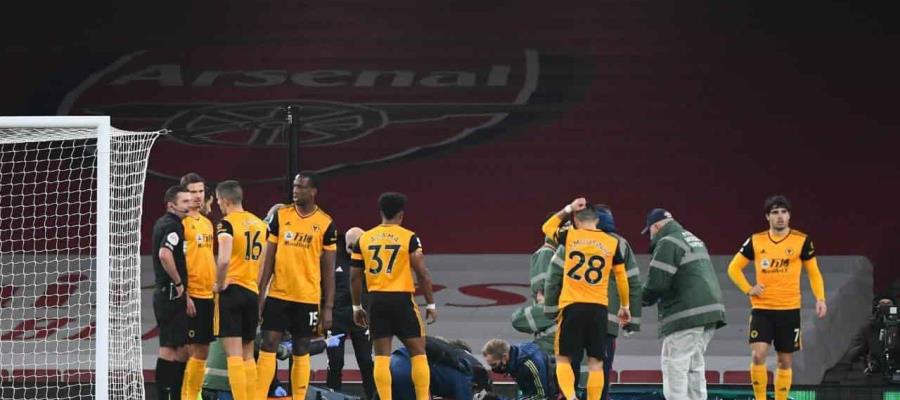 Operan a Raúl Jiménez de fractura de cráneo, reaparece con mensaje en redes sociales