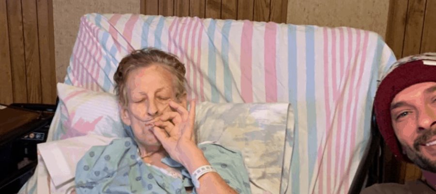 Abuela fuma marihuana con el nieto antes de morir; ocurrió en EU