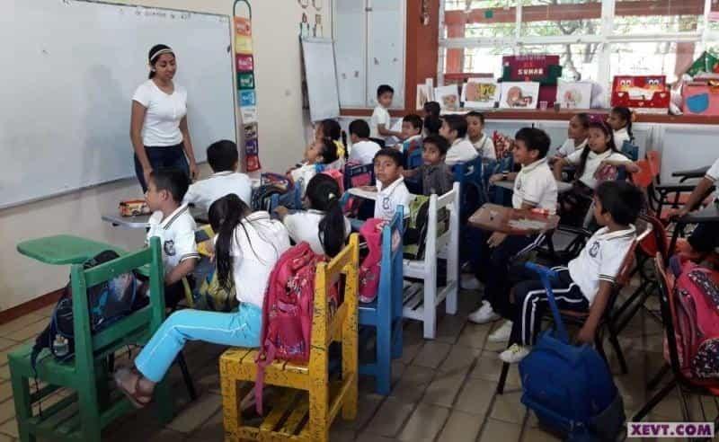 SEP analiza con maestros regreso a clases presenciales: López Obrador SEP analiza con maestros regreso a clases presenciales: López Obrador