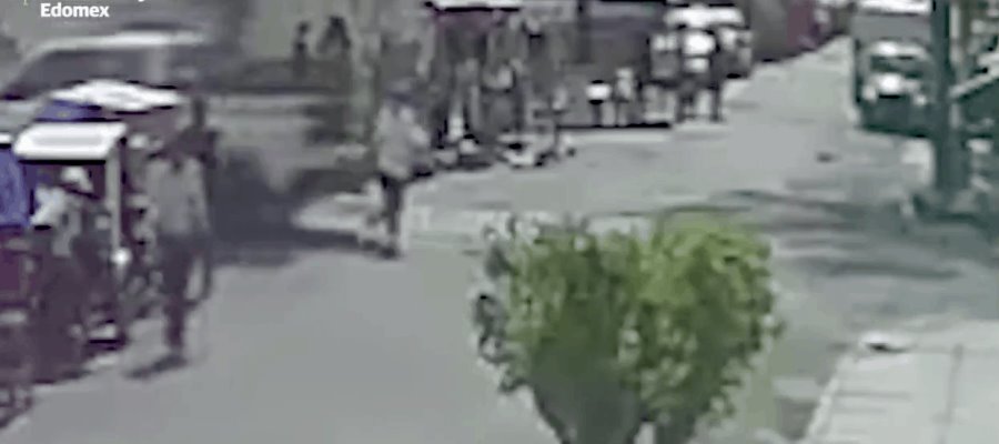 Camioneta de la GN atropella a persona de la tercera edad en Edomex Camioneta de la GN atropella a persona de la tercera edad en Edomex
