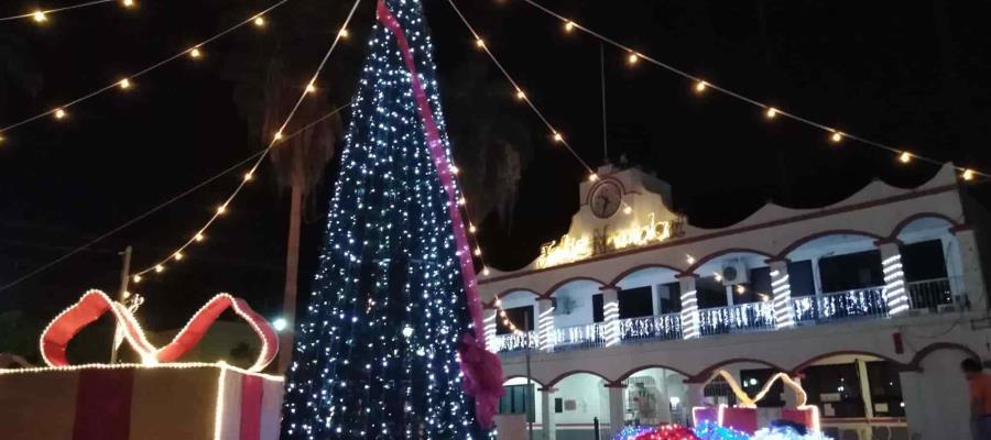 Ayuntamientos de Los Ríos colocan adornos navideños, mientras que Tacotalpa lo suspende, por COVID e inundaciones
