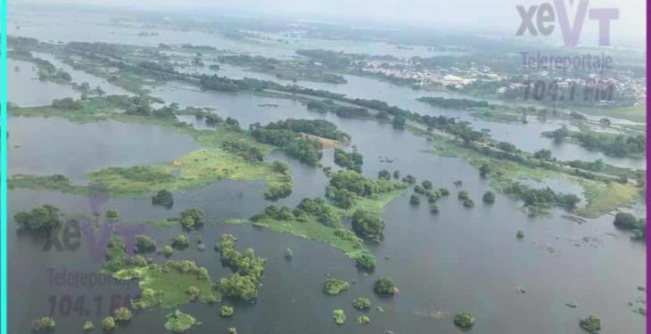 Sobrevuela SEDENA zonas afectadas por inundaciones en Tabasco