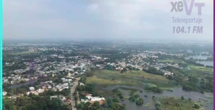 Sobrevuela SEDENA zonas afectadas por inundaciones en Tabasco
