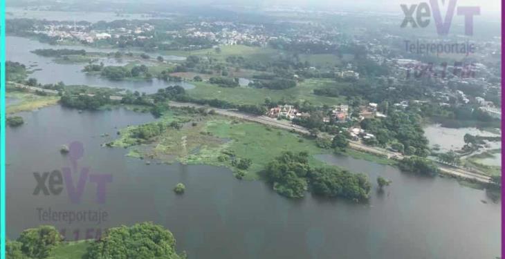 Sobrevuela SEDENA zonas afectadas por inundaciones en Tabasco