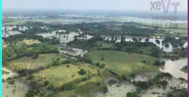 Sobrevuela SEDENA zonas afectadas por inundaciones en Tabasco