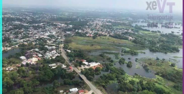 Sobrevuela SEDENA zonas afectadas por inundaciones en Tabasco