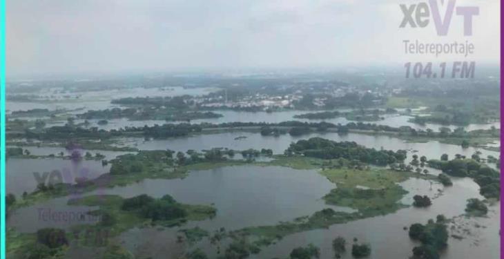 Sobrevuela SEDENA zonas afectadas por inundaciones en Tabasco