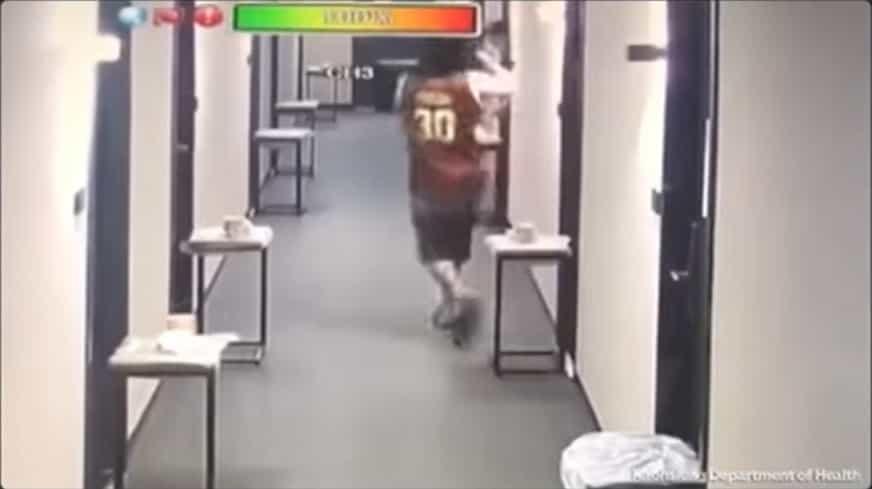 Multan en Taiwán con 3 mil 600 dólares a hombre que rompió la cuarentena 8 segundos