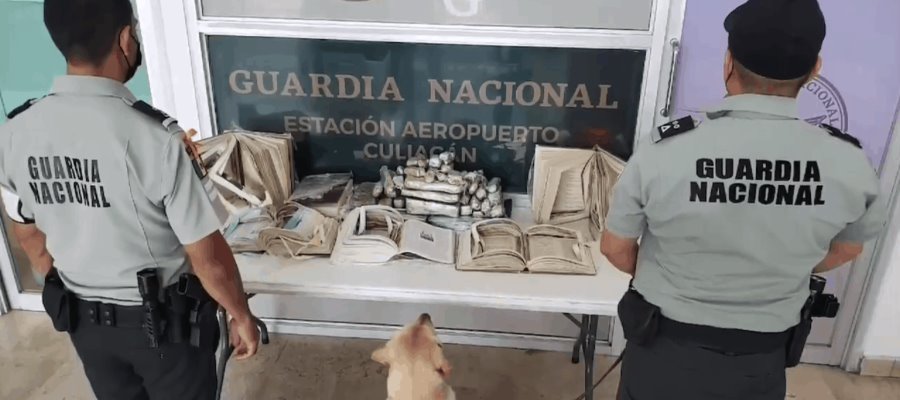 Aseguran 4.4 kilos de marihuana ocultos en libros huecos en el aeropuerto internacional de Sinaloa