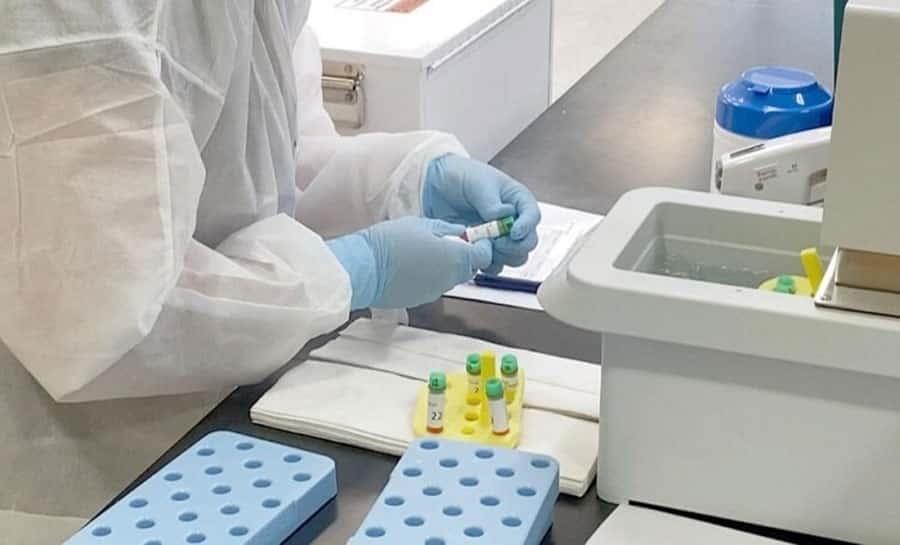 Italia detecta a infectado con nueva cepa de COVID-19; tras suspender vuelos con Reino Unido Italia detecta a infectado con nueva cepa de COVID-19; tras suspender vuelos con Reino Unido